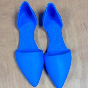 Native audrey blue foam flats size 7